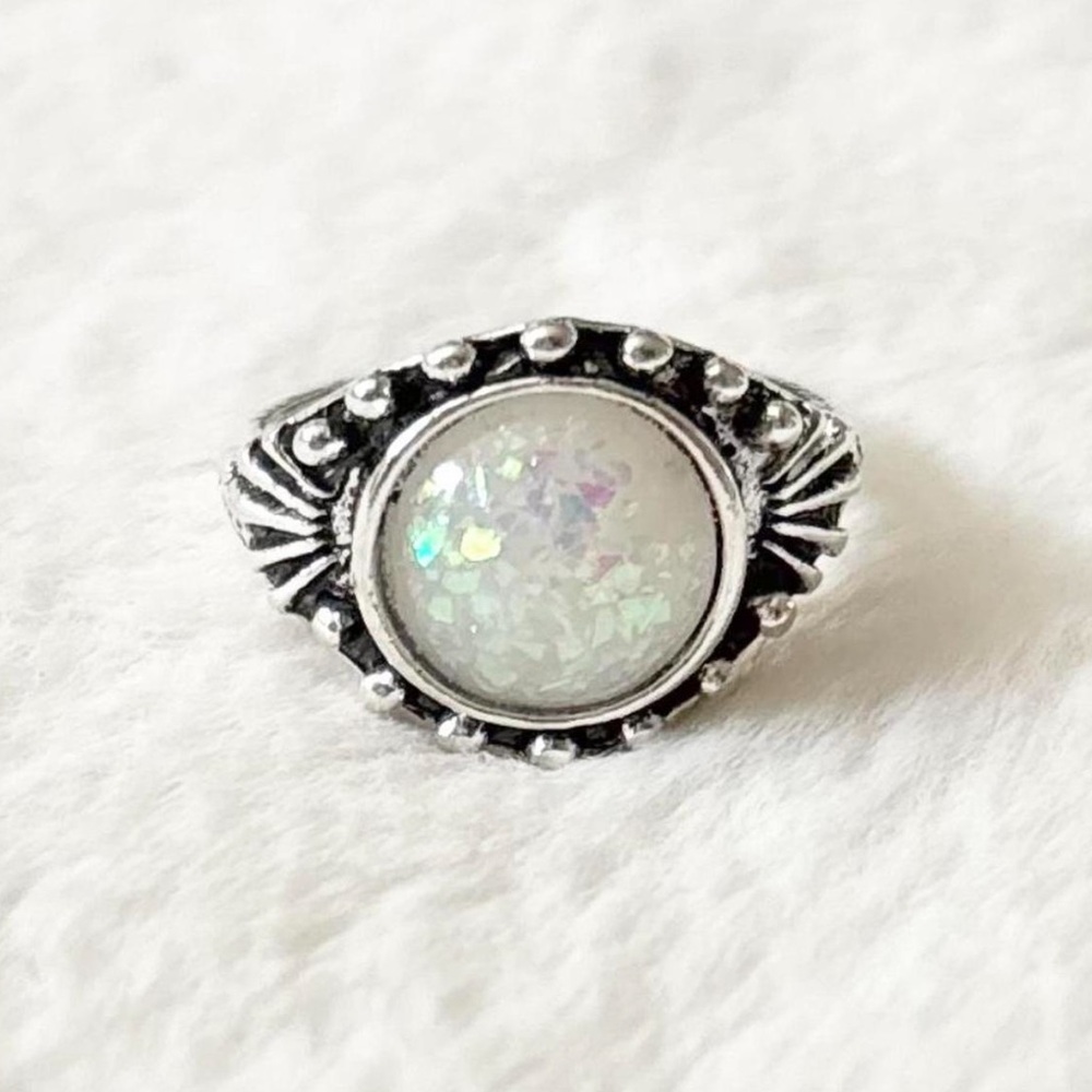5/$15 🩷 MUST BUNDLE White Opal-Look Silver Statement Ring